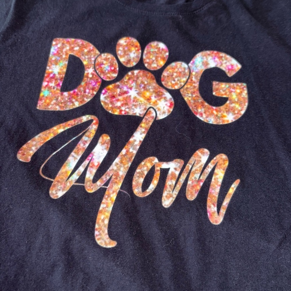 BLACK SHORT SLEEVE SIZE LARGE DOG MOM T-SHIRT. NEVER WORN - Picture 2 of 4